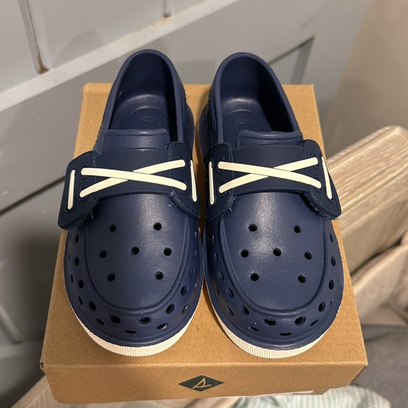 Sperry Little kids size 10 sliders - Picture 2 of 3